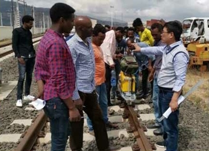 山東職業(yè)學(xué)院開展亞吉鐵路運(yùn)營技術(shù)培訓(xùn)。教育部職業(yè)教育與成人教育司供圖