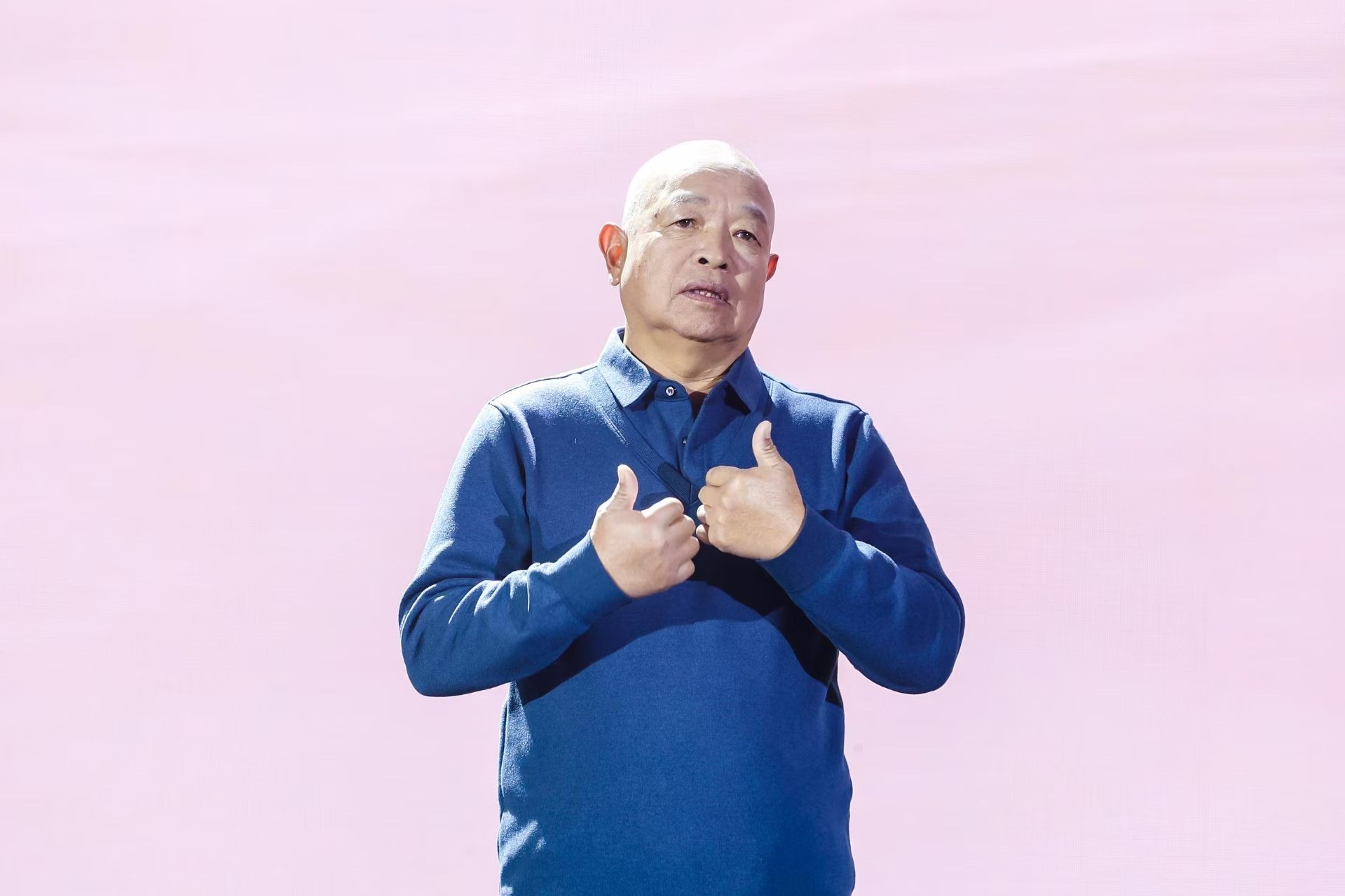 “山東好人”、煙臺市無聲洗車場經(jīng)理柳興濤。人民視頻供圖。