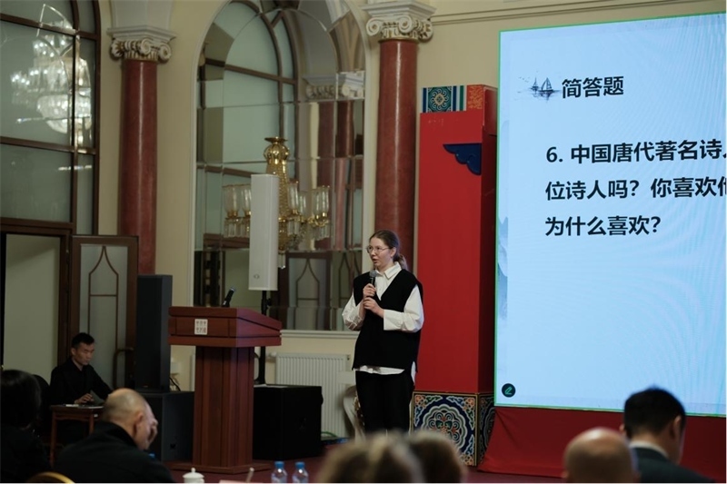 參賽選手現(xiàn)場答題。 俄羅斯國立人文大學(xué)孔子學(xué)院供圖