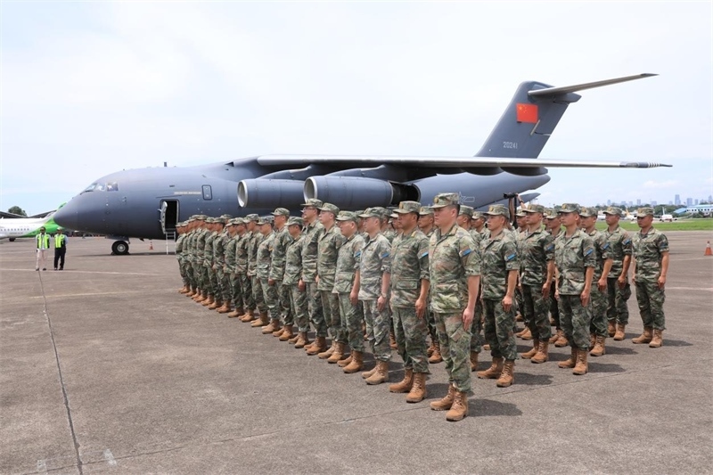 中方參演部隊搭乘運—20運輸機飛抵印尼國民軍空軍哈利姆機場。 龔勝祥攝