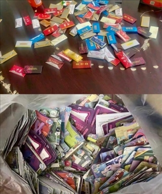孩子們收集的煙卡、卡牌。受訪者供圖