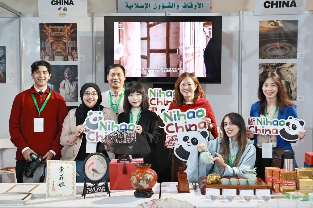 中摩與會(huì)代表合影。拉巴特中國(guó)文化中心供圖