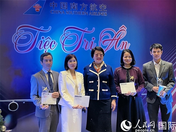 中越航司界代表在交流會上合影。人民網(wǎng)記者 楊曄攝