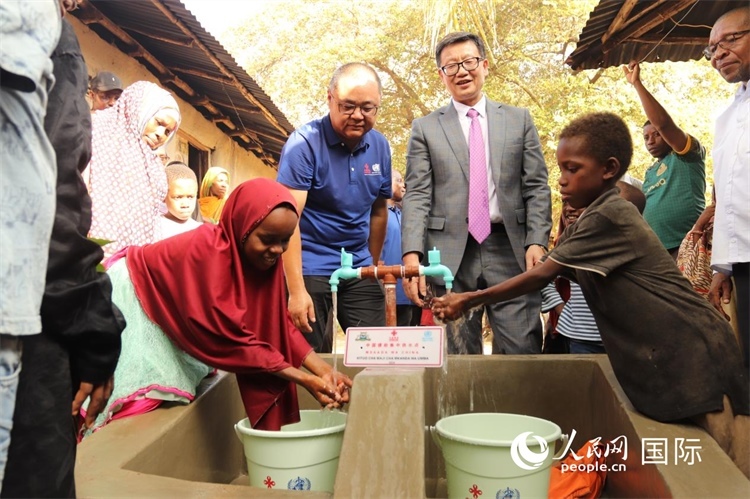 安全供水工程揭牌儀式現(xiàn)場。施亮攝