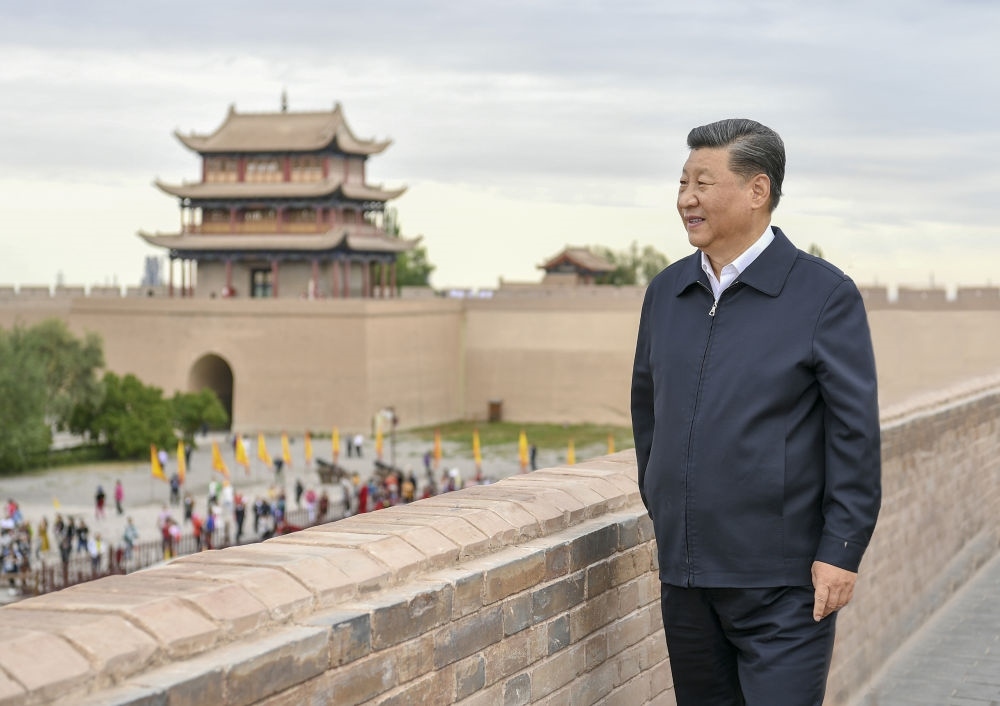 2019年8月20日上午，習(xí)近平總書記來到嘉峪關(guān)關(guān)城，登上城樓察看關(guān)城整體面貌，聽取河西走廊長城、關(guān)隘歷史文化情況介紹。新華社記者 謝環(huán)馳 攝