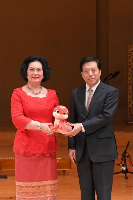 中國駐泰國大使韓志強與國際奧委會委員、泰國愛樂樂團董事會主席坤仁帕塔瑪共同出席音樂會。主辦方供圖