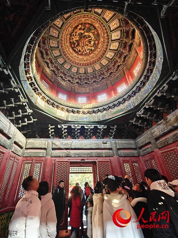 2025年1月,游客正在故宮博物院參觀。人民網(wǎng)記者 韋衍行攝