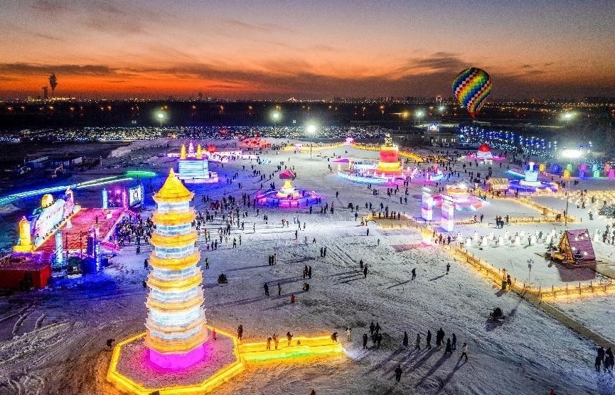 第四屆呼和浩特歡樂冰雪節(jié)活動現(xiàn)場。丁根厚攝