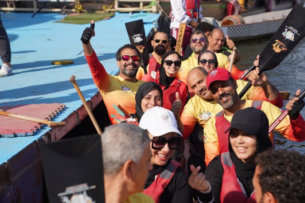活動現(xiàn)場龍舟競技，共慶春節(jié)。開羅中國文化中心供圖