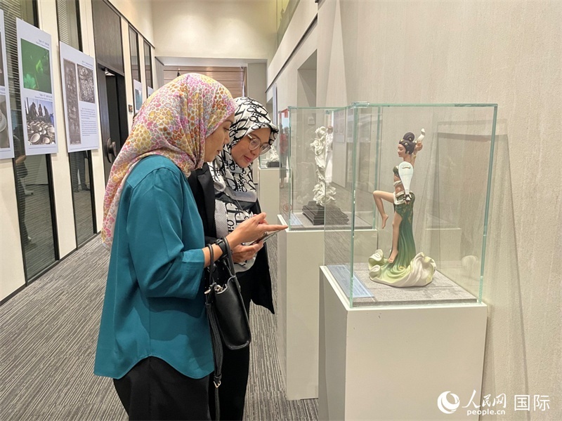 觀眾在參觀展覽。 人民網(wǎng)記者 劉慧攝