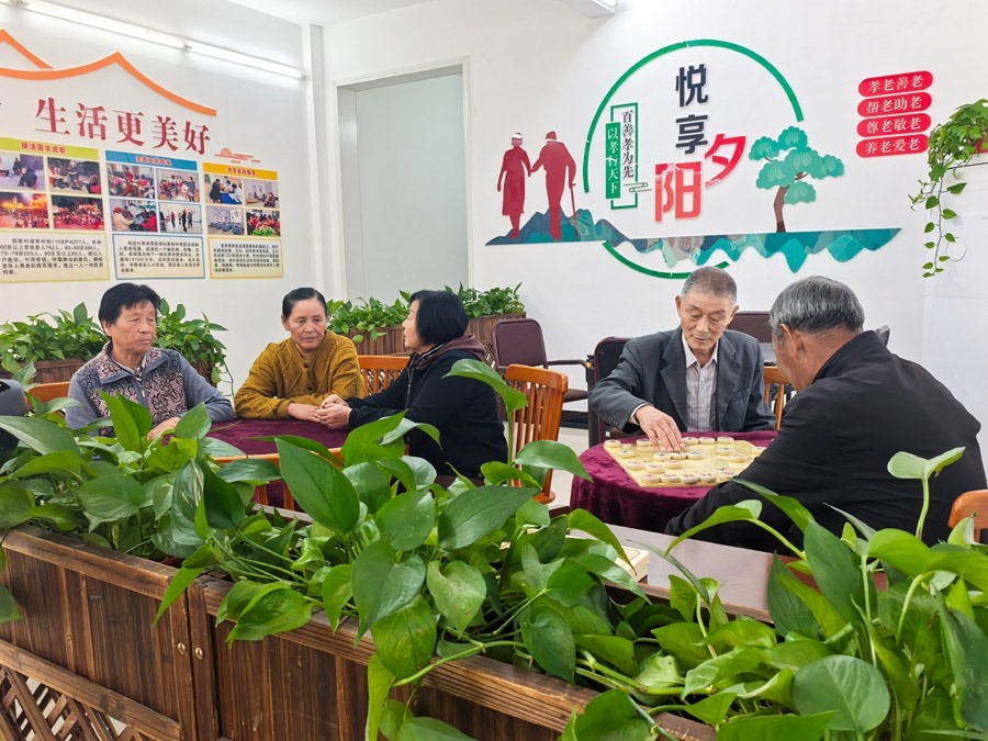 圖為湖北省咸寧市嘉魚縣潘家灣鎮(zhèn)四邑村養(yǎng)老服務(wù)驛站一角（2024年11月5日攝）。新華社記者 肖藝九 攝