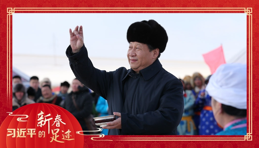 2014年1月27日，習(xí)近平總書(shū)記在內(nèi)蒙古錫林浩特市寶力根蘇木（鄉(xiāng)）參加冬季那達(dá)慕“五畜祈?！眱x式。