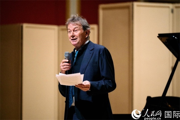 英中了解協(xié)會會長邁克爾·伍德致辭。 楊浩鵬攝