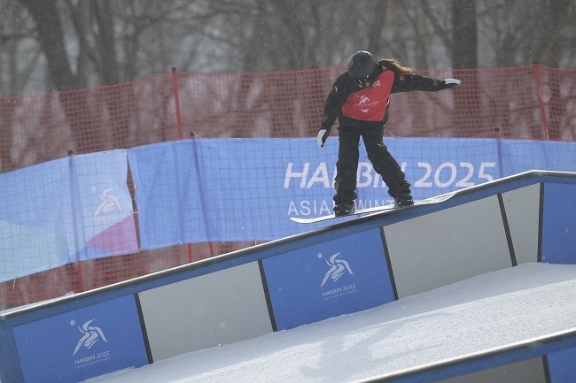 2月8日，張小楠在比賽中。新華社記者 楊冠宇攝