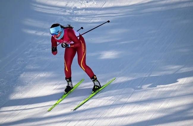 2月9日，中國隊(duì)選手巴亞尼·加林在比賽中。新華社記者 張龍攝