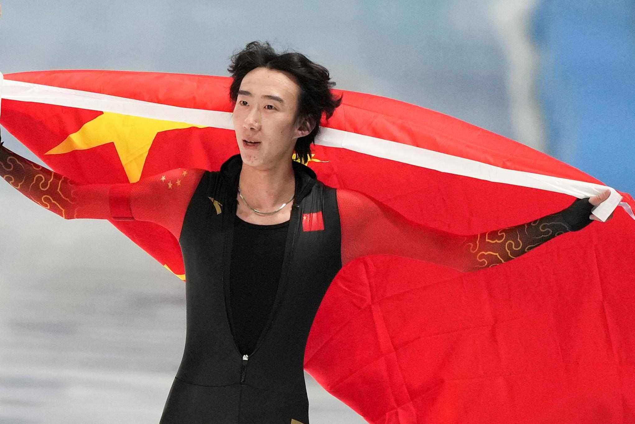 2月9日，吳宇慶祝奪冠。新華社記者 李一博 攝