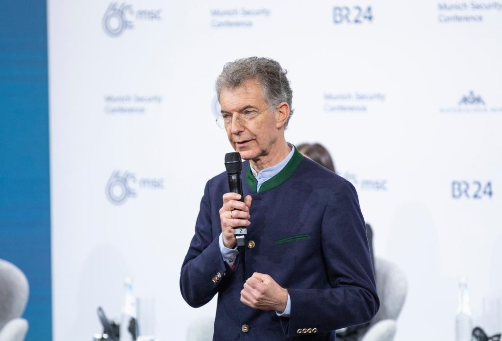 2024年2月18日，慕安會(huì)主席克里斯托夫·霍伊斯根在德國慕尼黑舉行的第60屆慕尼黑安全會(huì)議上發(fā)表閉幕致辭。新華社記者 張帆 攝