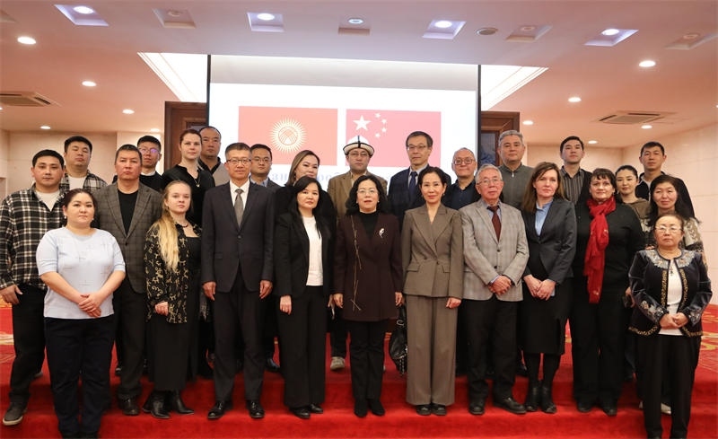 與會(huì)人員合影。中國(guó)駐吉爾吉斯斯坦使館供圖