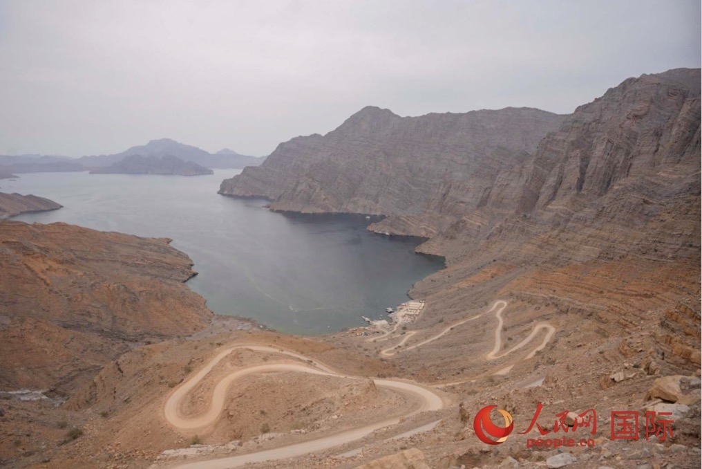 圖為阿曼北部穆桑代姆峽灣。人民網(wǎng) 塔里克·易卜拉欣攝