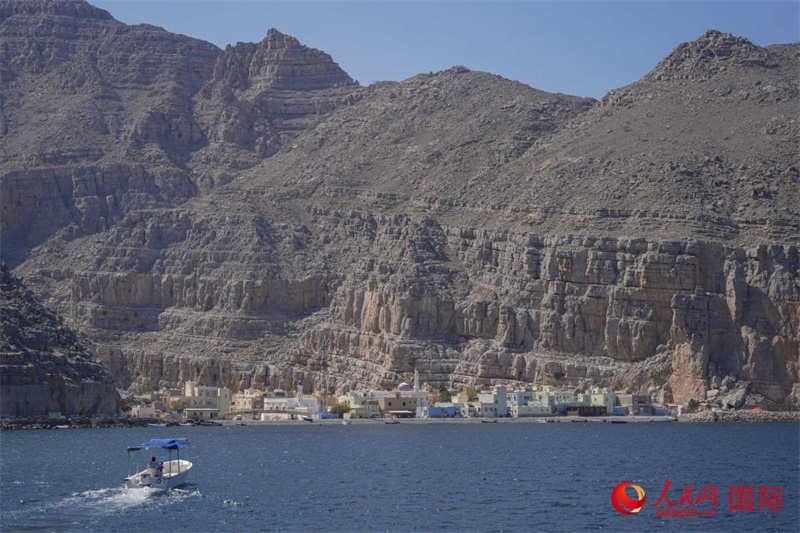 遠(yuǎn)眺庫(kù)姆扎爾村。人民網(wǎng) 塔里克·易卜拉欣攝