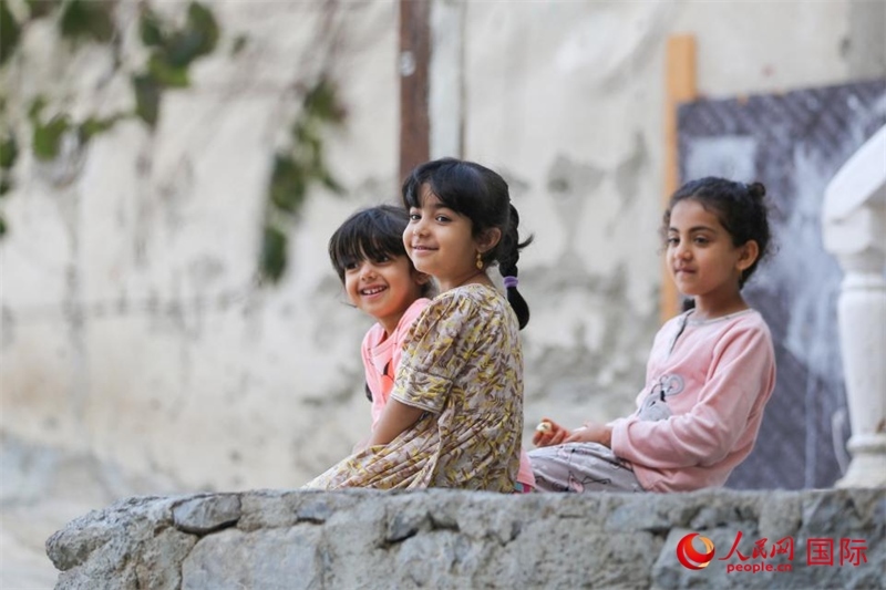 庫(kù)姆扎爾村的兒童。人民網(wǎng) 塔里克·易卜拉欣攝