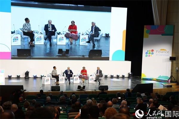 第5屆“共同金融”峰會在南非開普敦國際會議中心開幕。圖為峰會開幕式現(xiàn)場。人民網(wǎng)記者戴楷然攝