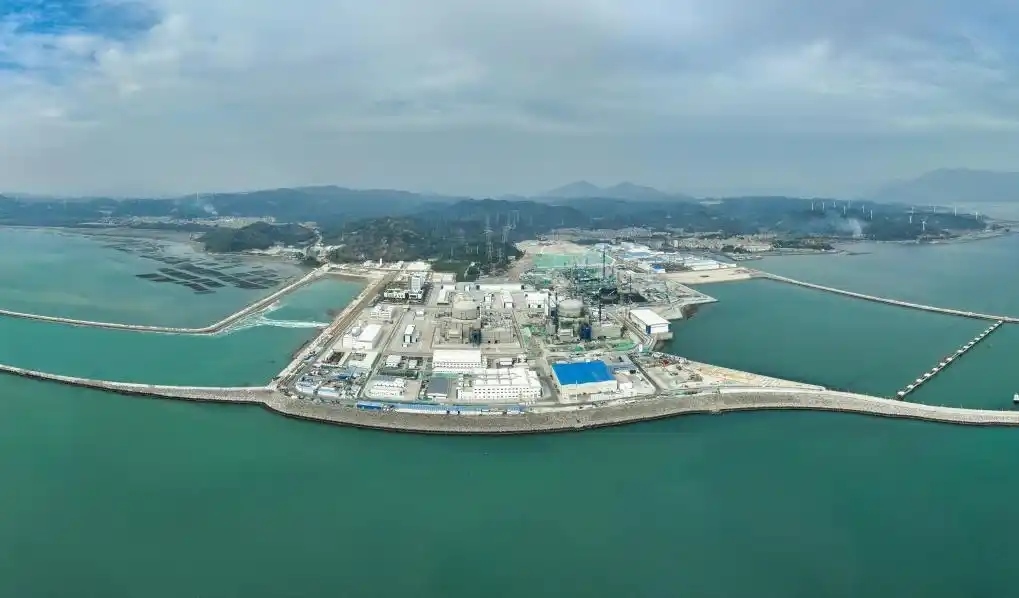 △2025年1月1日0時17分，經(jīng)過168小時滿功率連續(xù)運行考核，漳州核電1號機組正式投入商業(yè)運行。