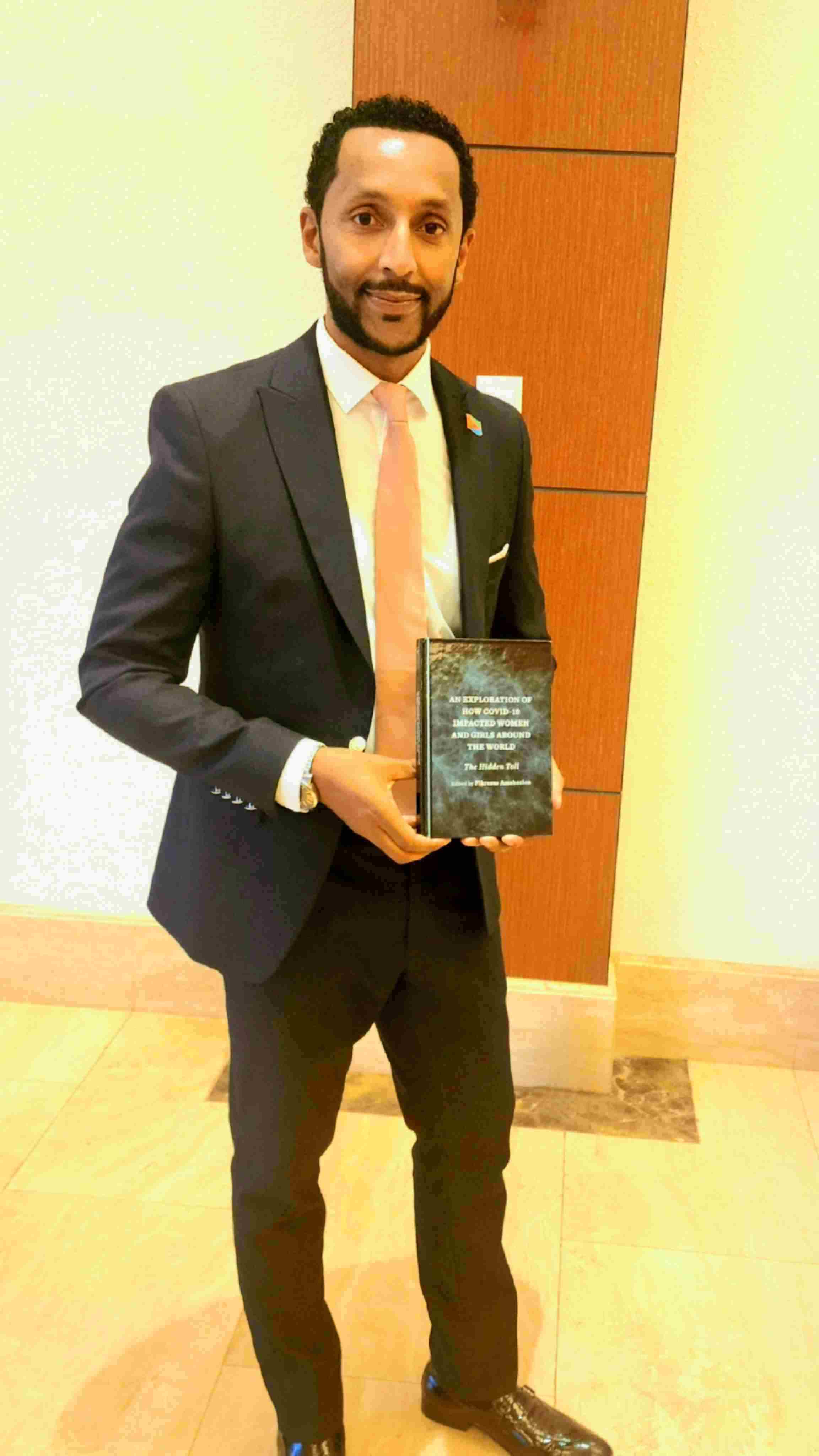 厄立特里亞戰(zhàn)略研究中心研究員、知名作家學者菲克雷耶蘇斯。圖片由受訪者提供