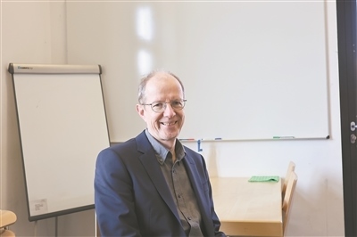 德國物理學會主席、雷根斯堡大學凝聚態(tài)物理學家克勞斯·里希特教授。駐德國記者 李山攝