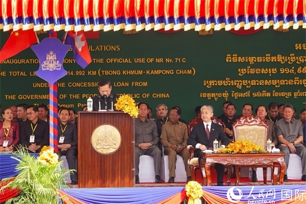 柬埔寨首相洪瑪奈在剪彩儀式上致辭。人民網記者 程是頡攝