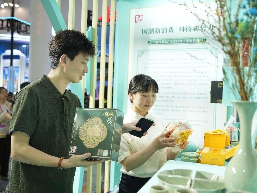 國潮新消費(fèi)帶來科技文化消費(fèi)新理念。人民網(wǎng)記者 張力洋攝