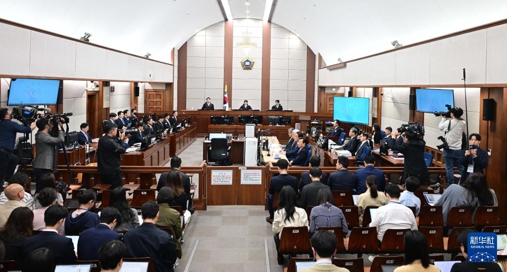 這是4月21日拍攝的韓國首爾中央地方法院庭審現(xiàn)場。新華社/紐西斯通訊社