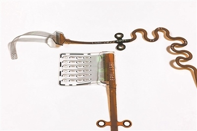 新開發(fā)的ABI旨在輕柔地貼合腦組織，提高信號精度和患者舒適度。圖片來源：瑞士洛桑聯(lián)邦理工學(xué)院