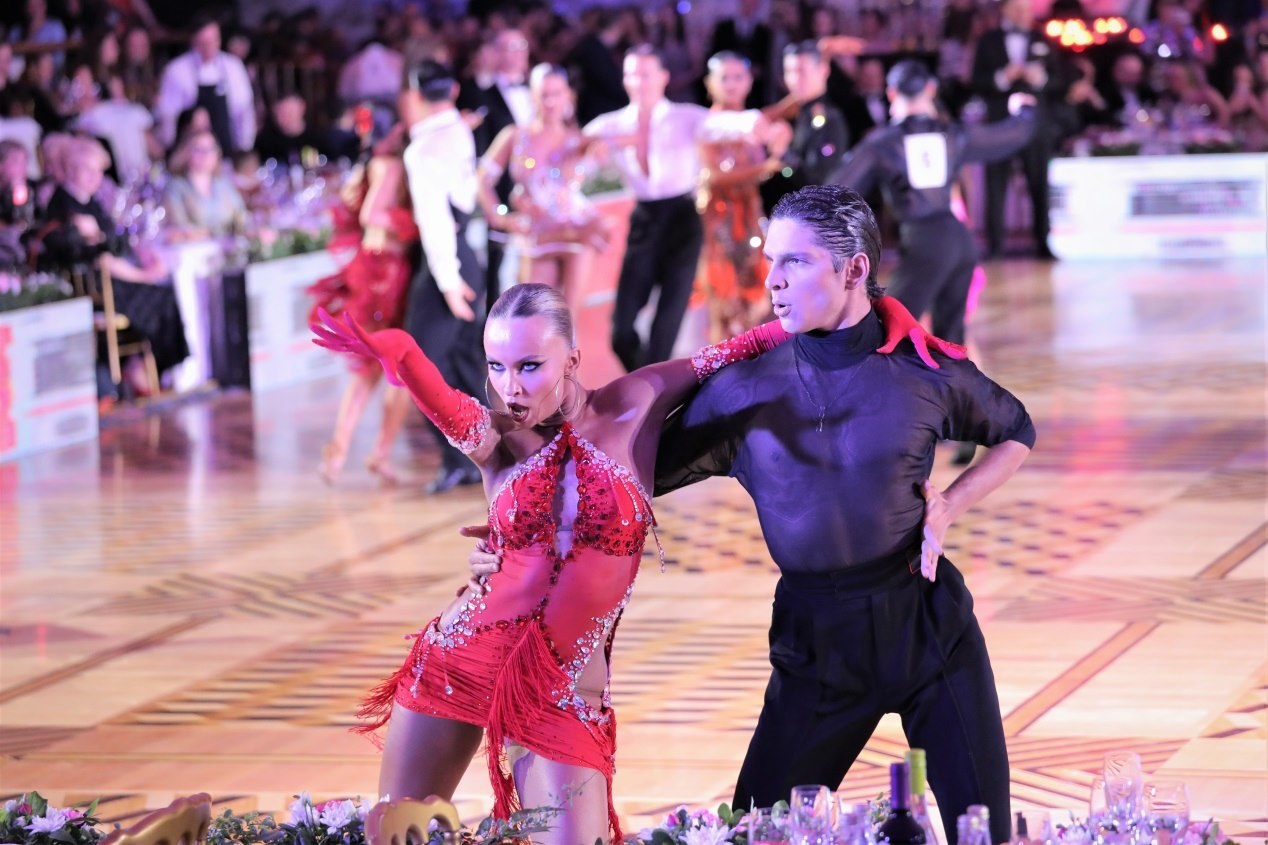 第七屆“克里姆林宮杯”國標(biāo)舞錦標(biāo)賽現(xiàn)場。于子恒攝