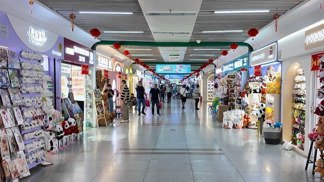 4月30日，義烏國(guó)際商貿(mào)城一區(qū)現(xiàn)場(chǎng)。人民網(wǎng)記者 王仁宏攝