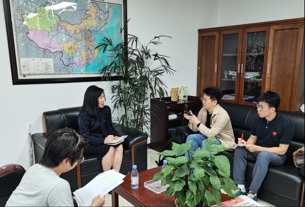 記者采訪企業(yè)跨境物流建設(shè)情況。人民網(wǎng) 孫啟凡攝