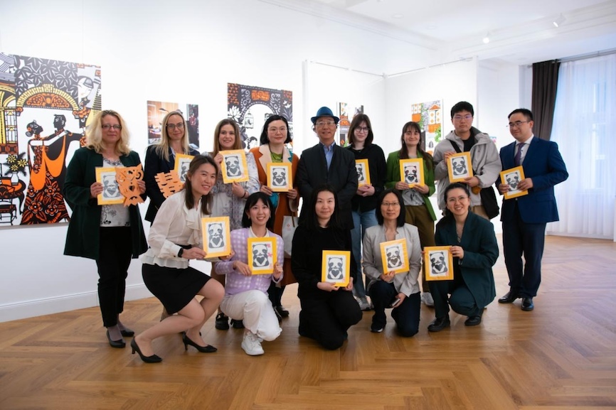 嘉賓合影。圖片由布達(dá)佩斯中國文化中心供圖