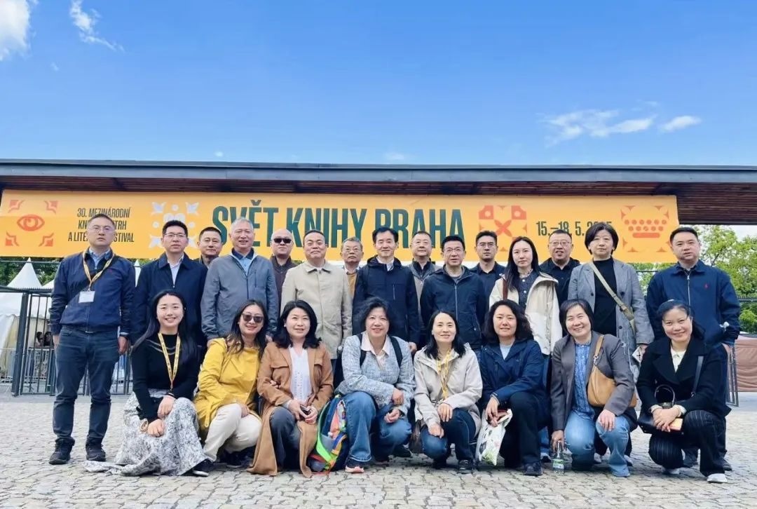 中國出版界代表團合影。圖片均由國圖集團供圖