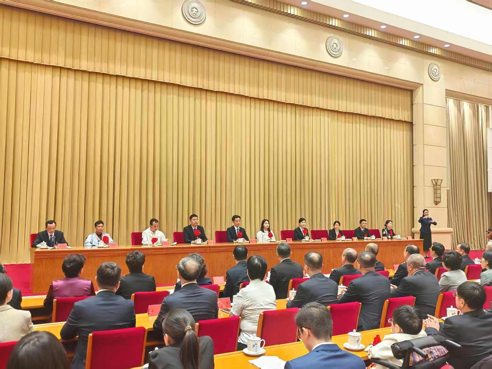 第七次全國自強(qiáng)模范暨助殘先進(jìn)事跡首場報(bào)告會(huì)現(xiàn)場。 人民網(wǎng)記者 王子鋒攝