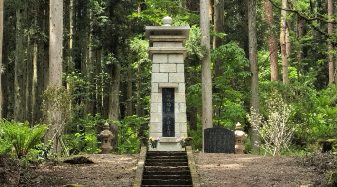 福島縣豬苗代町中國殉難勞工慰靈碑修繕完工暨植樹祭掃儀式舉行。中國駐新潟總領(lǐng)館供圖