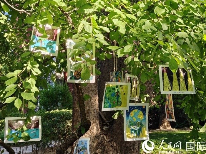 兒童環(huán)保繪畫展覽。人民網(wǎng)記者 李明攝